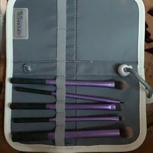30+ makeup brushes